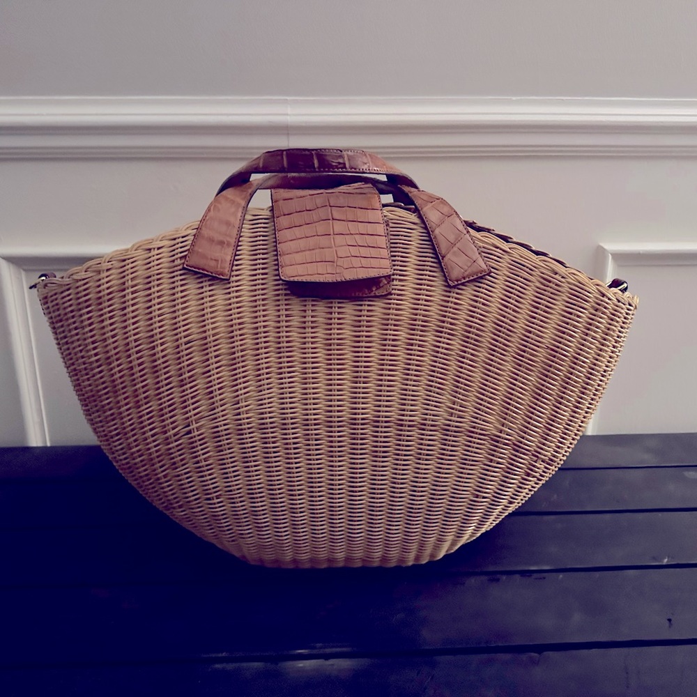 Gorgeous Parisian style wicker/alligator leather tote. Nancy Gonzales. - Picture 3 of 11
